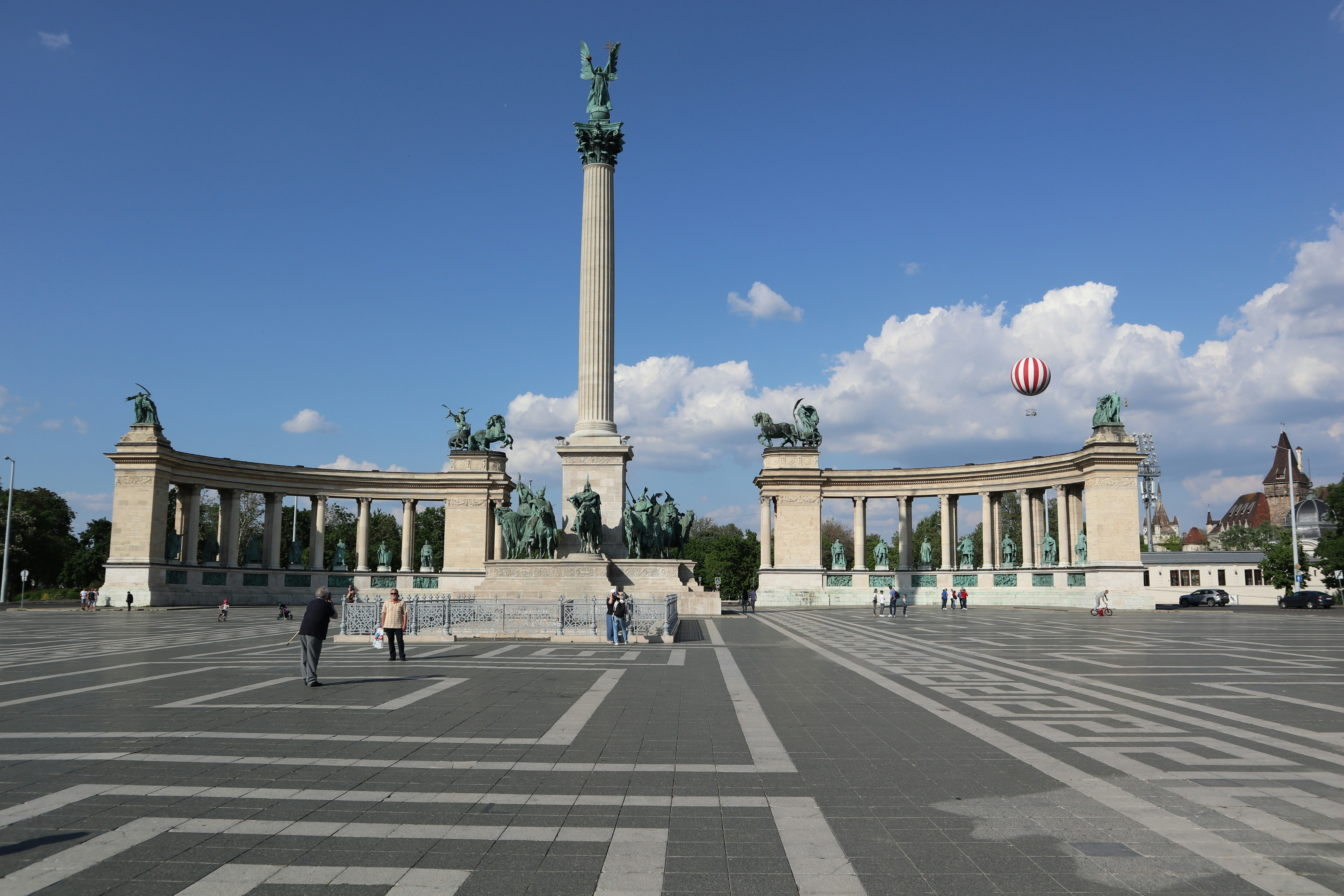 Heroes' Square